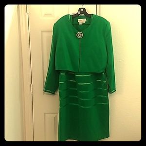 Gorgeous green spring 2 piece dress.